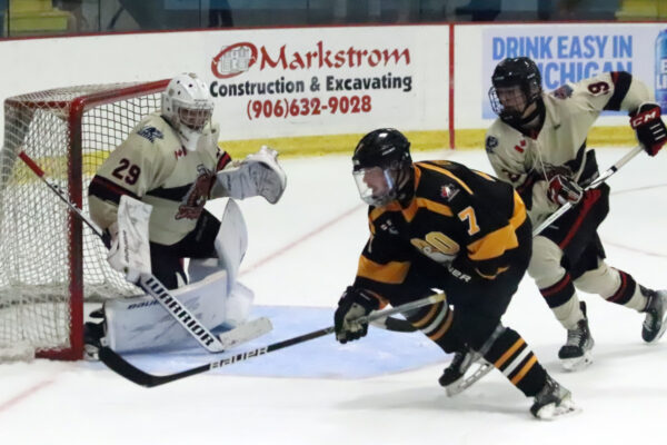 VIDEO / GALLERY: Pair for Belanger as Eagles double-up Beavers 4-2