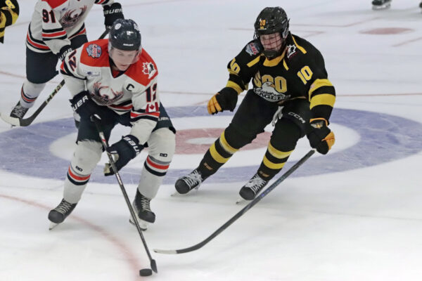 GALLERY: Eagles skate past Thunderbirds